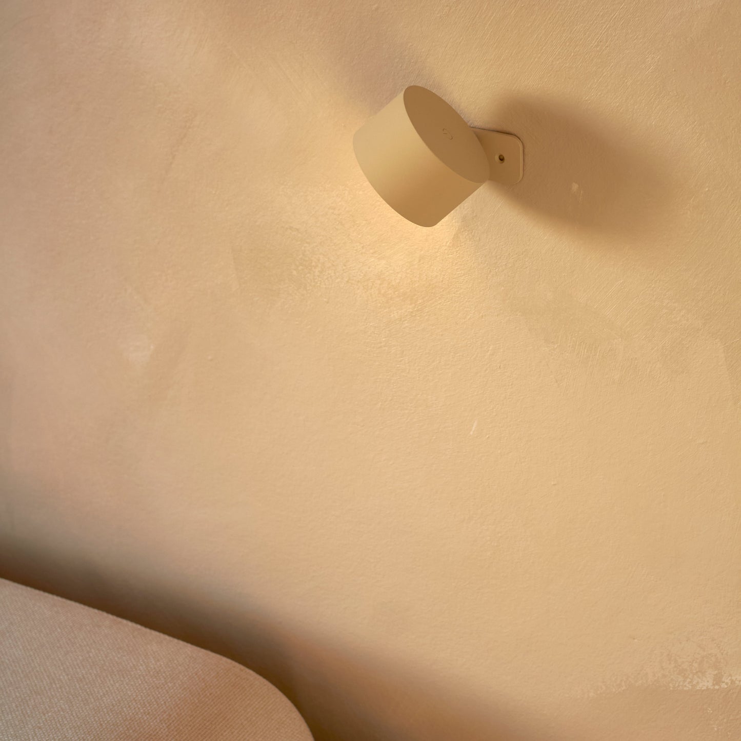 Nova Wireless Wall Light
